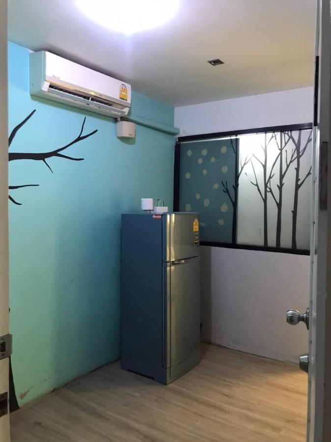 Rod Fai Fah Apartment Bangkok Bagian luar foto