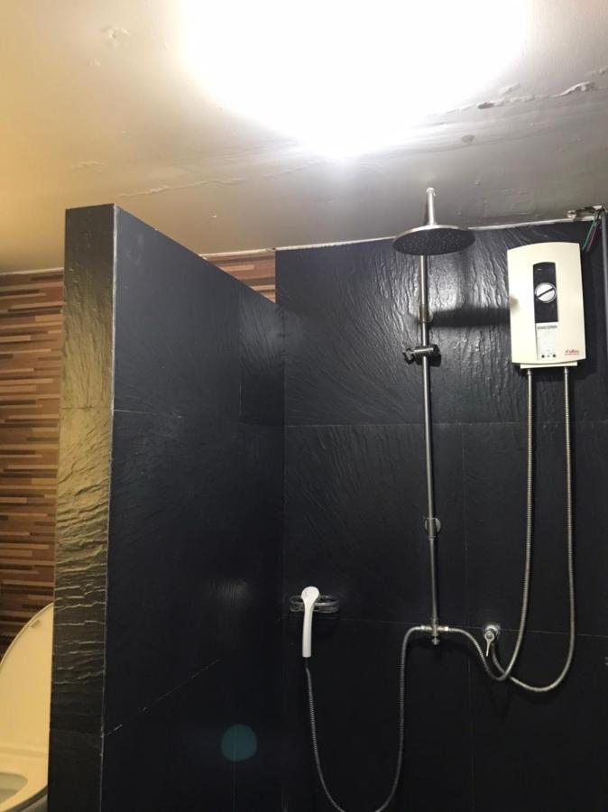 Rod Fai Fah Apartment Bangkok Bagian luar foto