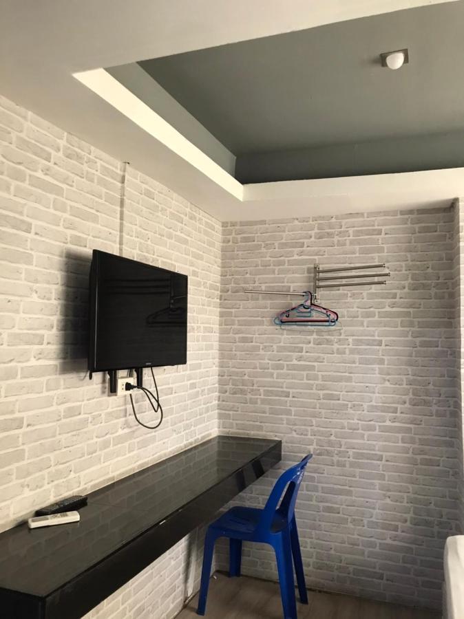 Rod Fai Fah Apartment Bangkok Bagian luar foto